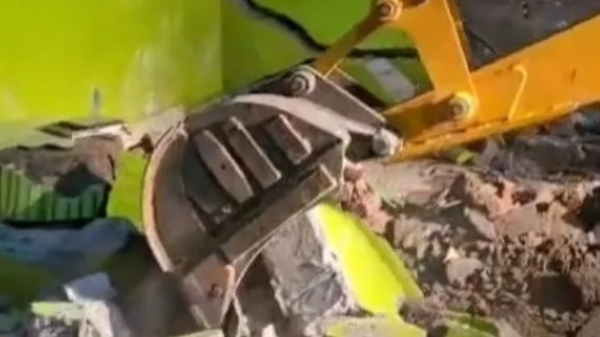 सरकारी जमीन पर कब्जा तो खैर नहीं: देहरादून में गरजा प्रशासन का बुलडोजर, धराशायी हुआ अवैध मजहबी निर्माण!