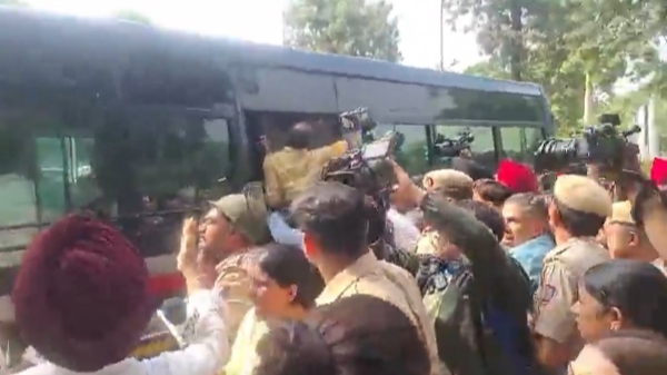 पीएम आवास के घेराव के दौरान कई दिग्गज कांग्रेसी नेता हिरासत में, राहुल गांधी और पुलिस में तीखी नोकझोंक