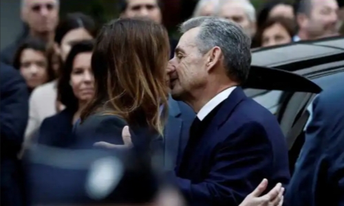 फ्रांस: गले लगे, किस किया और पांच साल के लिए जेल चले गए पूर्व राष्ट्रपति...खुद को बताया निर्दोष