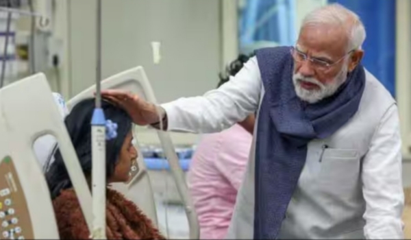 Red Fort Blast: PM मोदी ने LNJP पहुंच जाना घायलों का हाल, दिल्ली सरकार ने किया 10 लाख मुआवजे का ऐलान