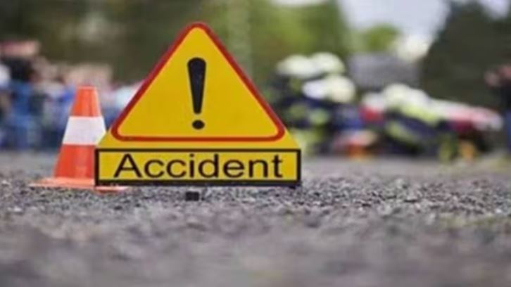 Pune-Bengaluru हाईवे पर दर्दनाक हादसे में 8 की मौत, मची अफरातफरी