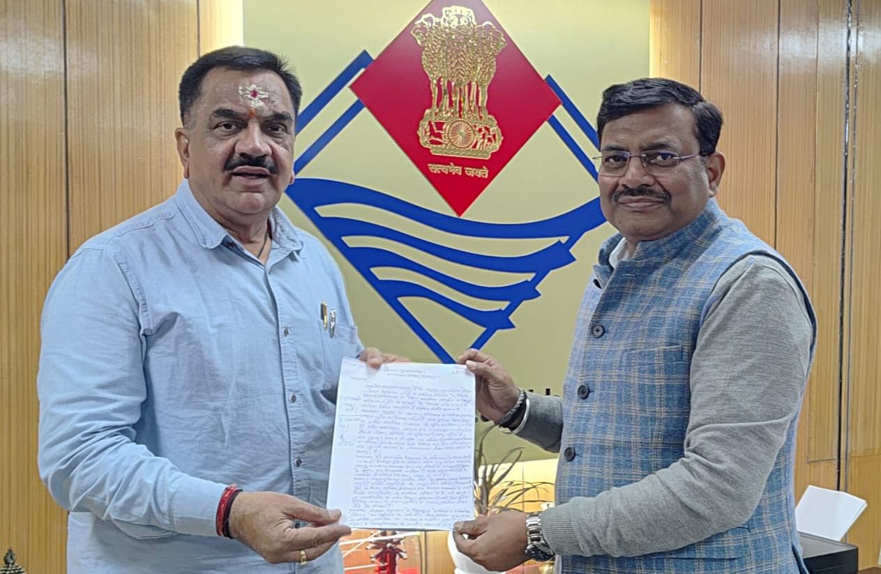 रूद्रपुर: नजूल समस्या को लेकर पूर्व विधायक ठुकराल ने मुख्य सचिव को सौंपा पत्र